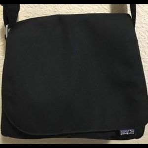 Patagonia Purse RARE. Black. Preowened